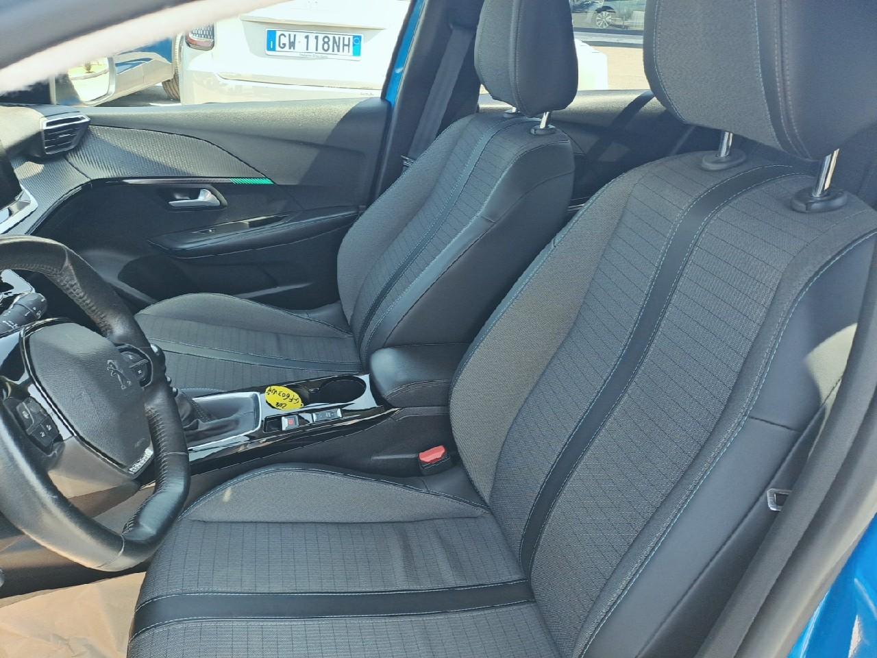 Peugeot Peugeot 208 usata, con comandi audio al volante