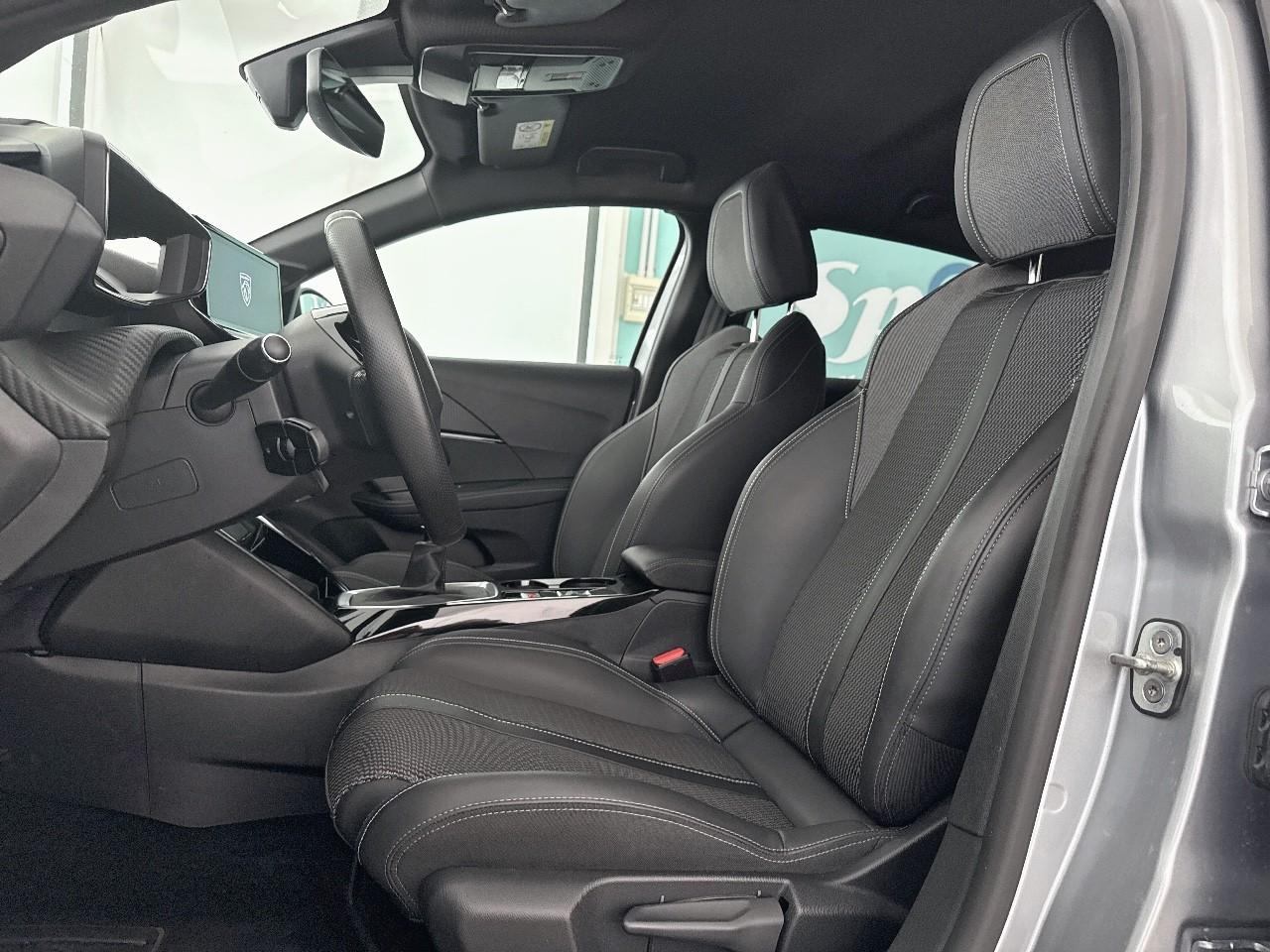 Peugeot Peugeot 208 usata, con comandi audio al volante