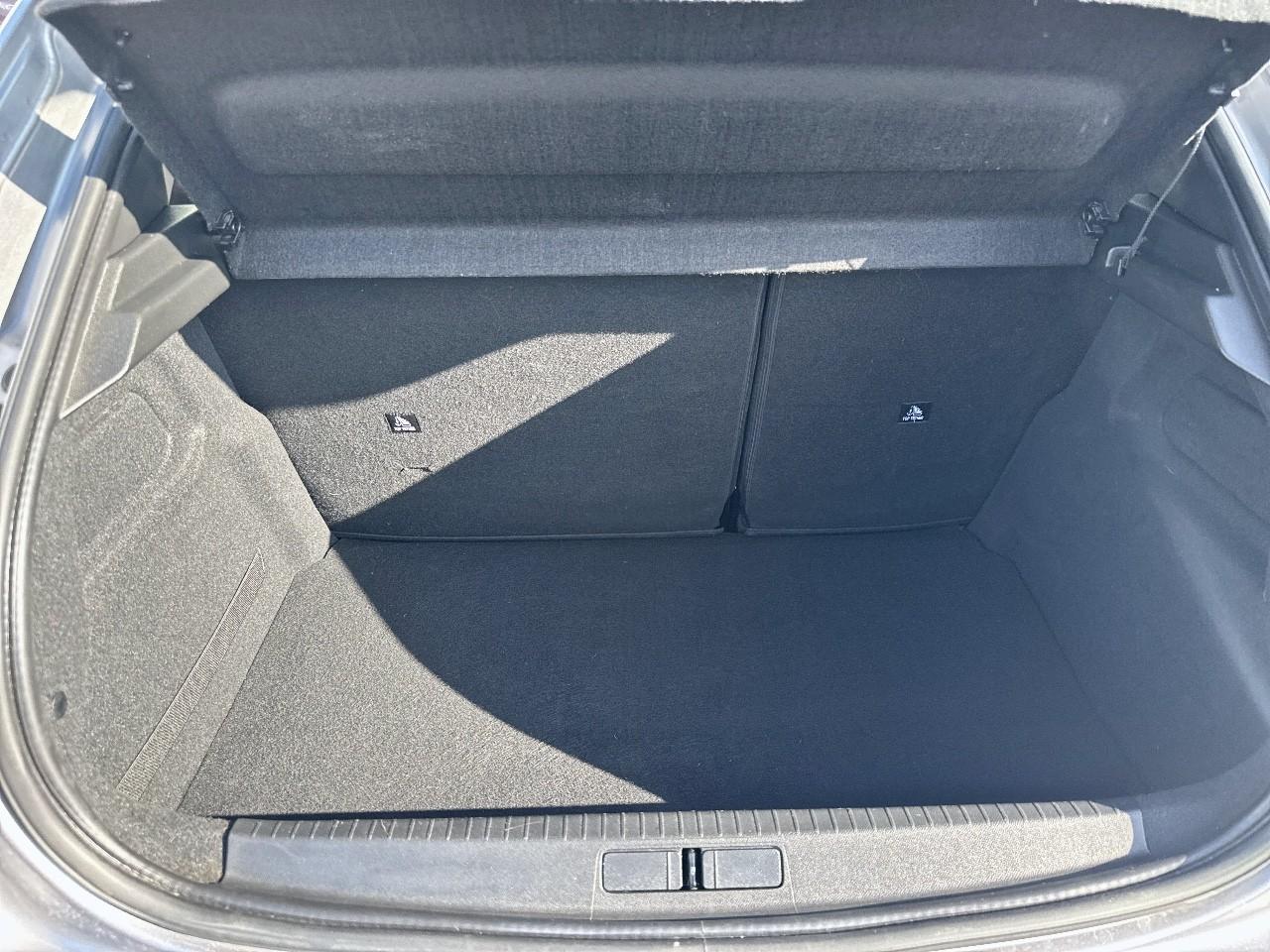 Peugeot Peugeot 208 usata, con comandi audio al volante