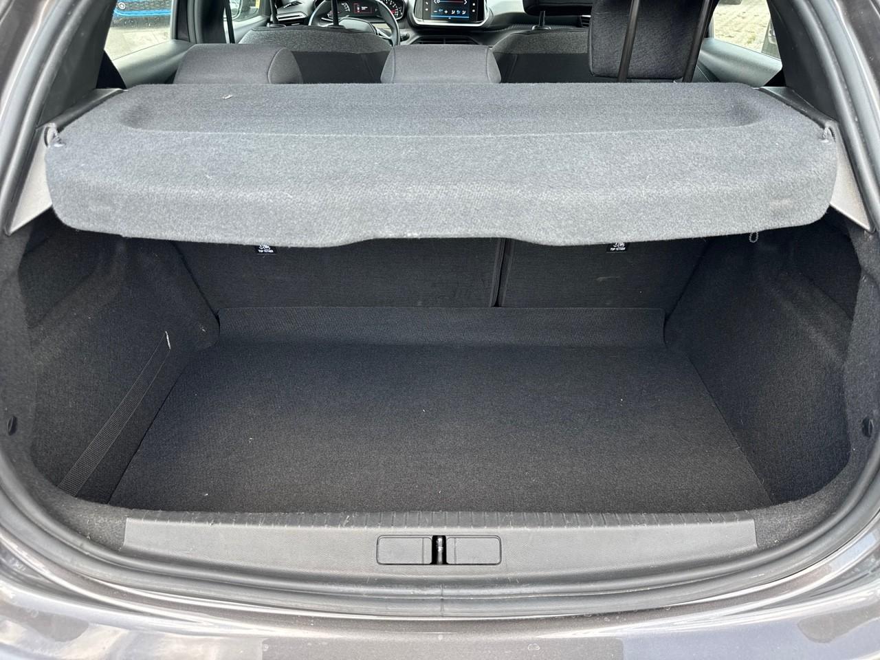 Peugeot Peugeot 208 usata, con comandi audio al volante
