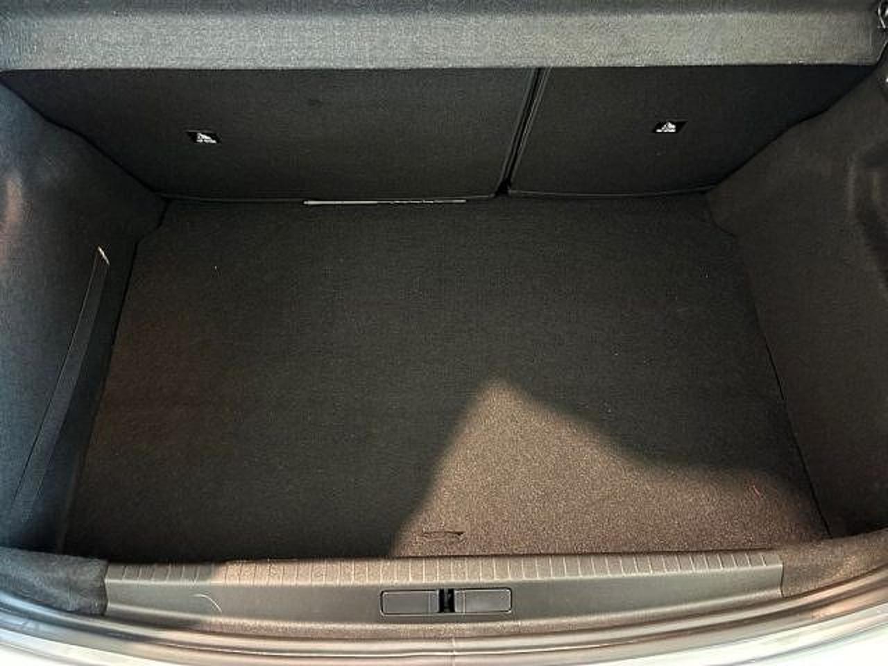 Peugeot Peugeot 208 usata, con bracciolo porta oggetti