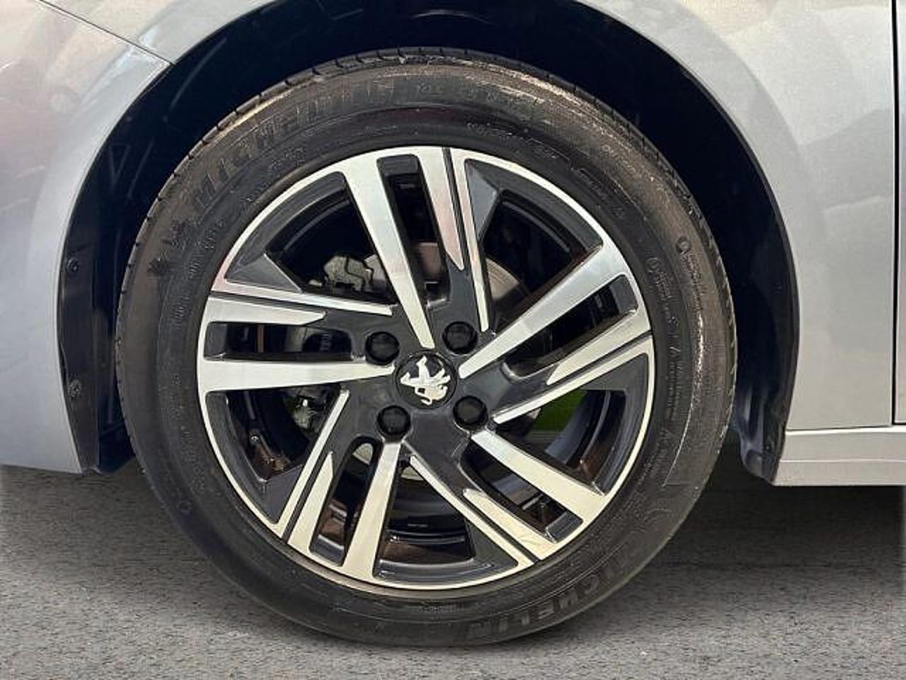 Peugeot Peugeot 208 usata, con Calandra Nera con inserti a sviluppo orizzontale