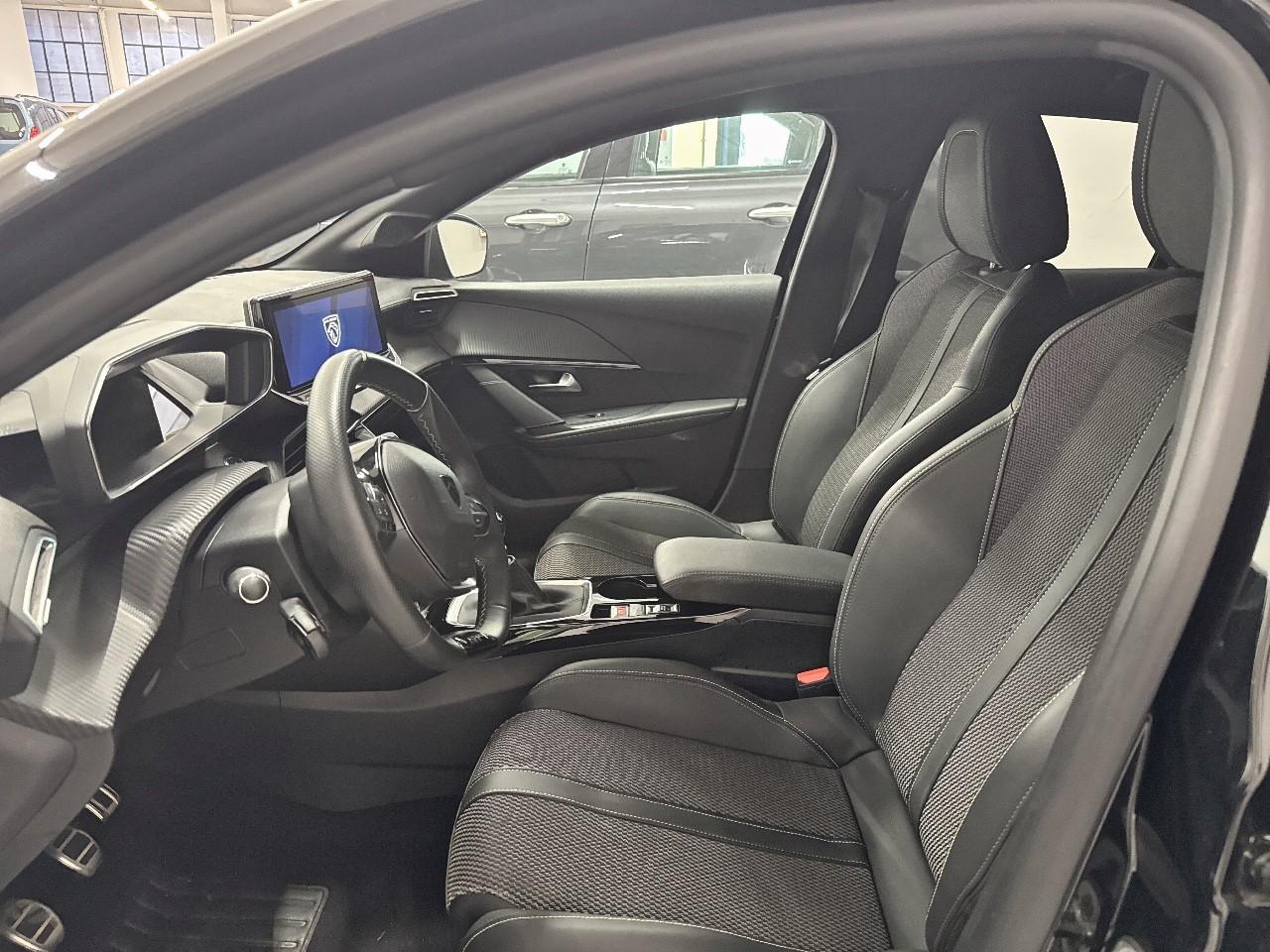 Peugeot Peugeot 208 usata, con comandi audio al volante