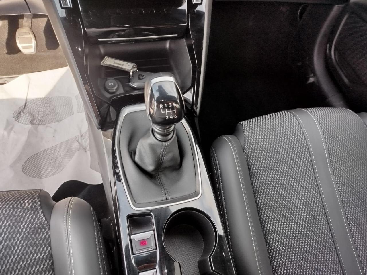 Peugeot Peugeot 208 usata 12
