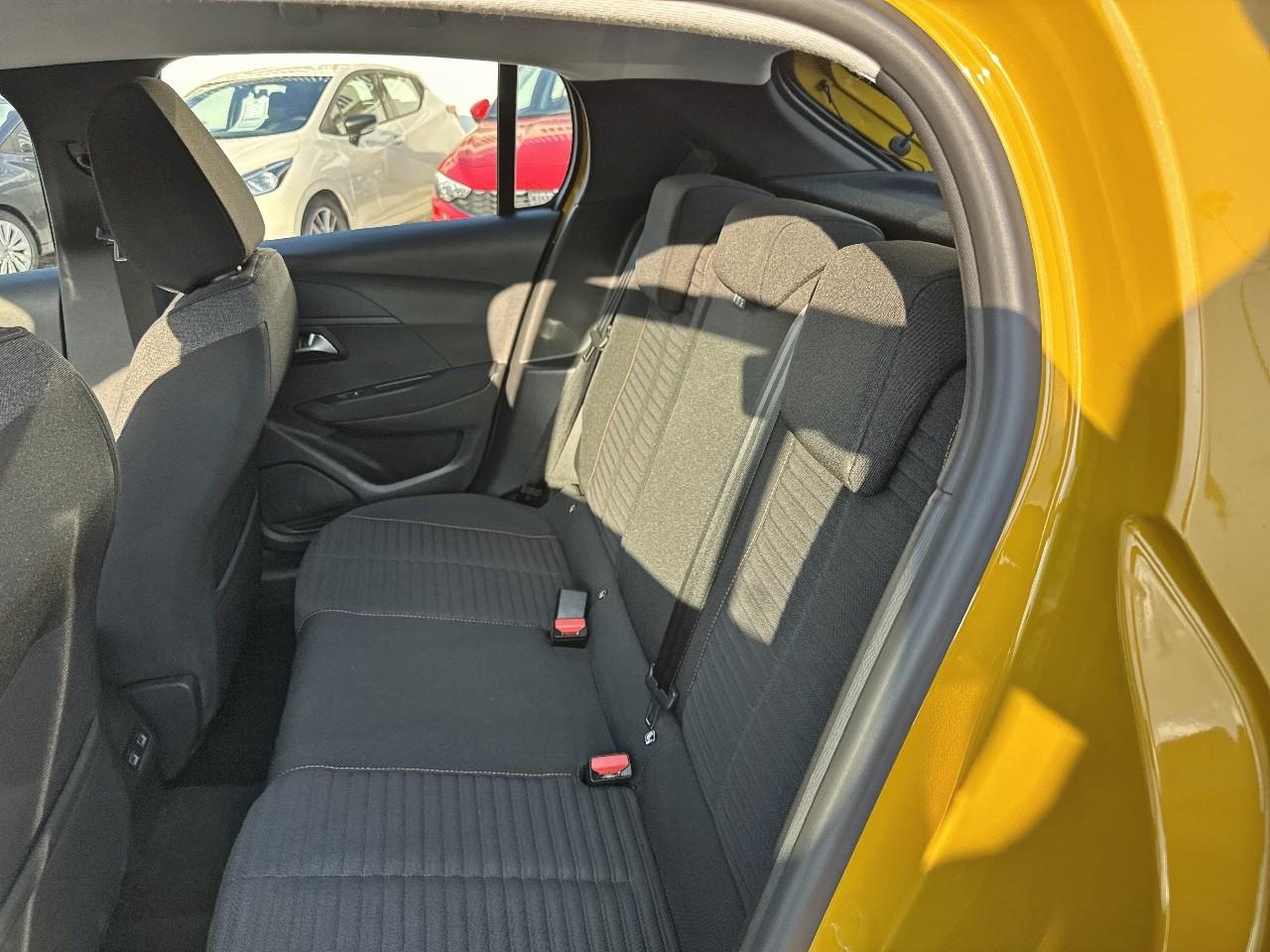 Peugeot Peugeot 208 usata, con 3,5 display multifunzionale pannello strumenti 1 e 8,9, 7,0 display multifunzionale touch screen, plancia 1 e 17,8