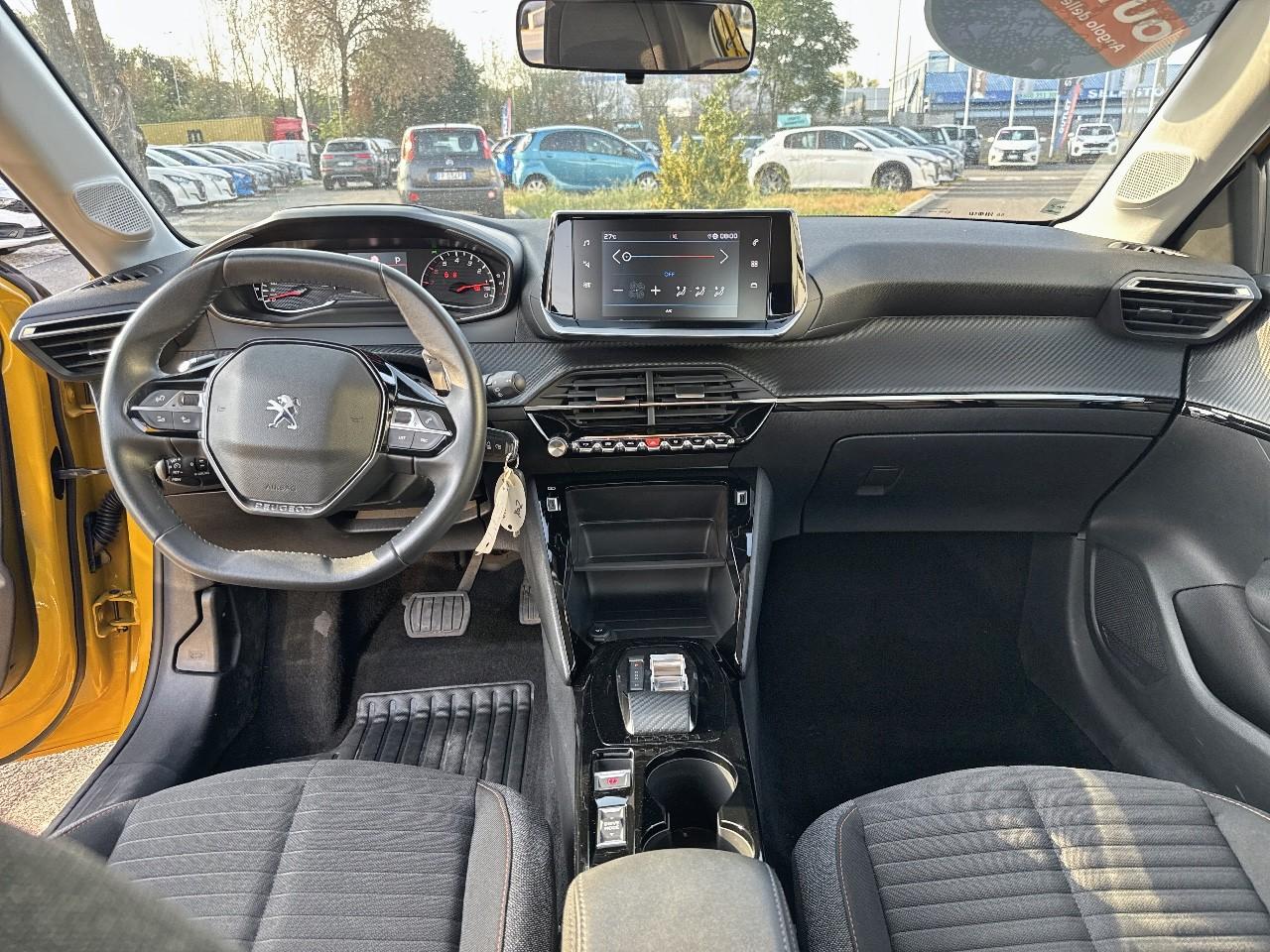Peugeot Peugeot 208 usata, con comando luci con sensore di oscurità manuale