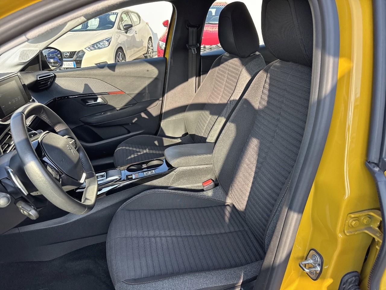 Peugeot Peugeot 208 usata, con computer con velocità media, consumo medio, consumo istantaneo e autonomia