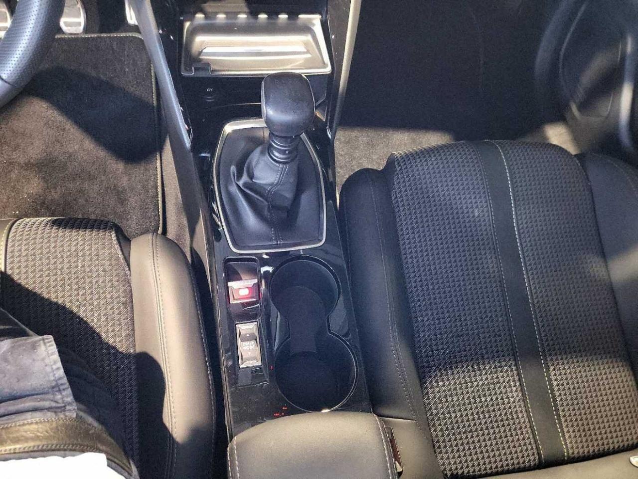 Peugeot Peugeot 208 usata, con interno nero