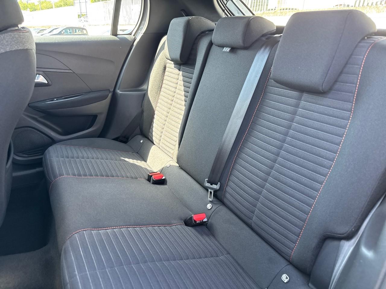 Peugeot Peugeot 208 usata, con 2 poggiatesta sedili ant. , con reg. in altezza, 3 poggiatesta sedili post. , con reg. in altezza