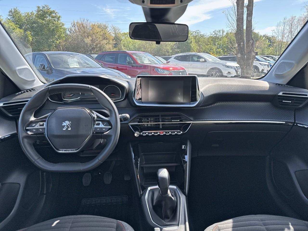 Peugeot Peugeot 208 usata, con comando luci con sensore di oscurità manuale