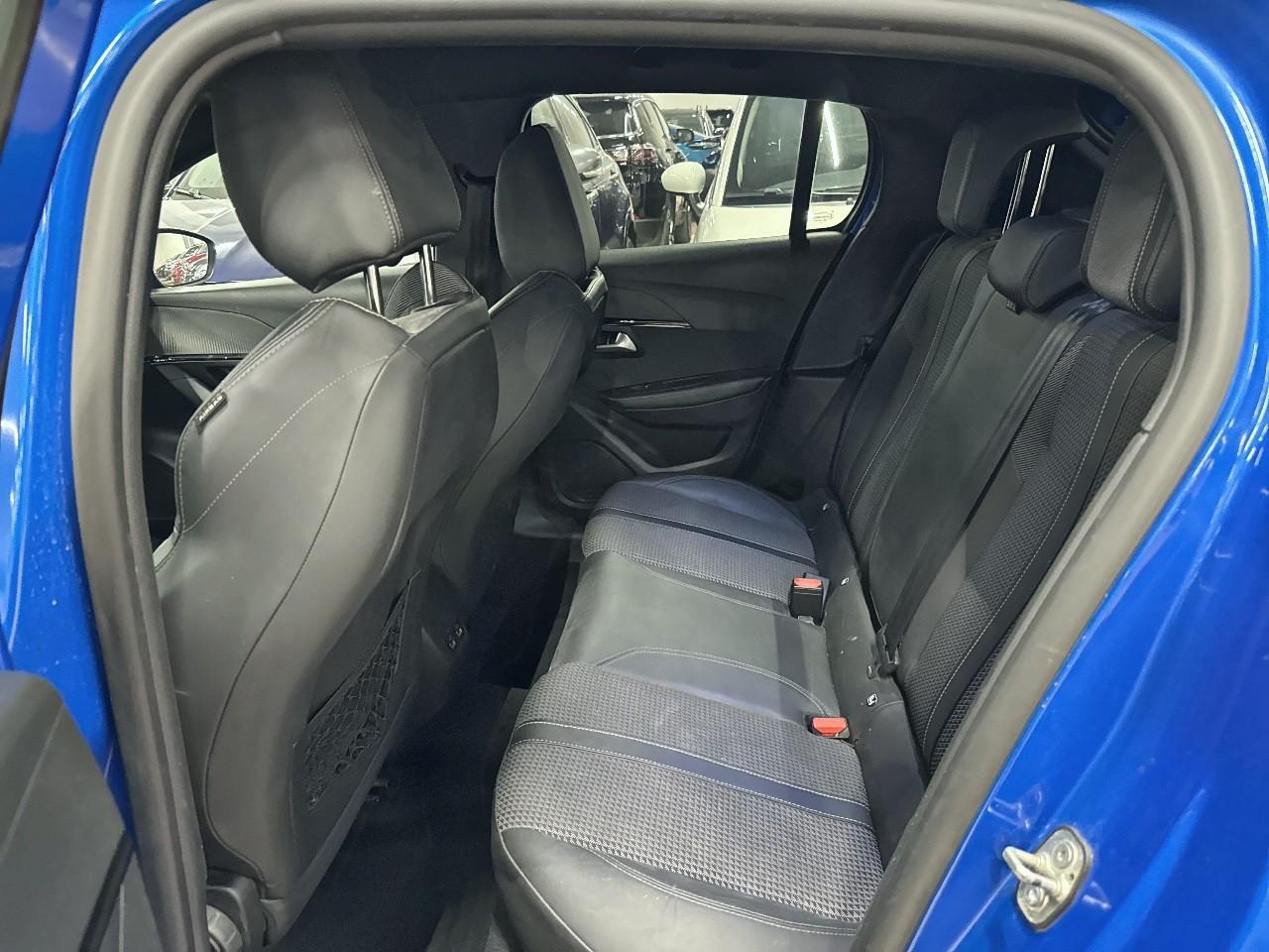 Peugeot Peugeot 208 usata, con 2 poggiatesta sedili ant. , con reg. in altezza, 3 poggiatesta sedili post. , con reg. in altezza