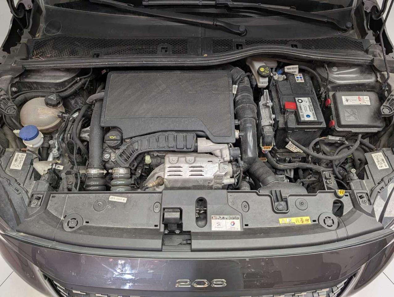 Peugeot Peugeot 208 usata, con 1 presa usb anteriore aggiuntiva di ricarica e 2 prese usb posteriori di ricarica