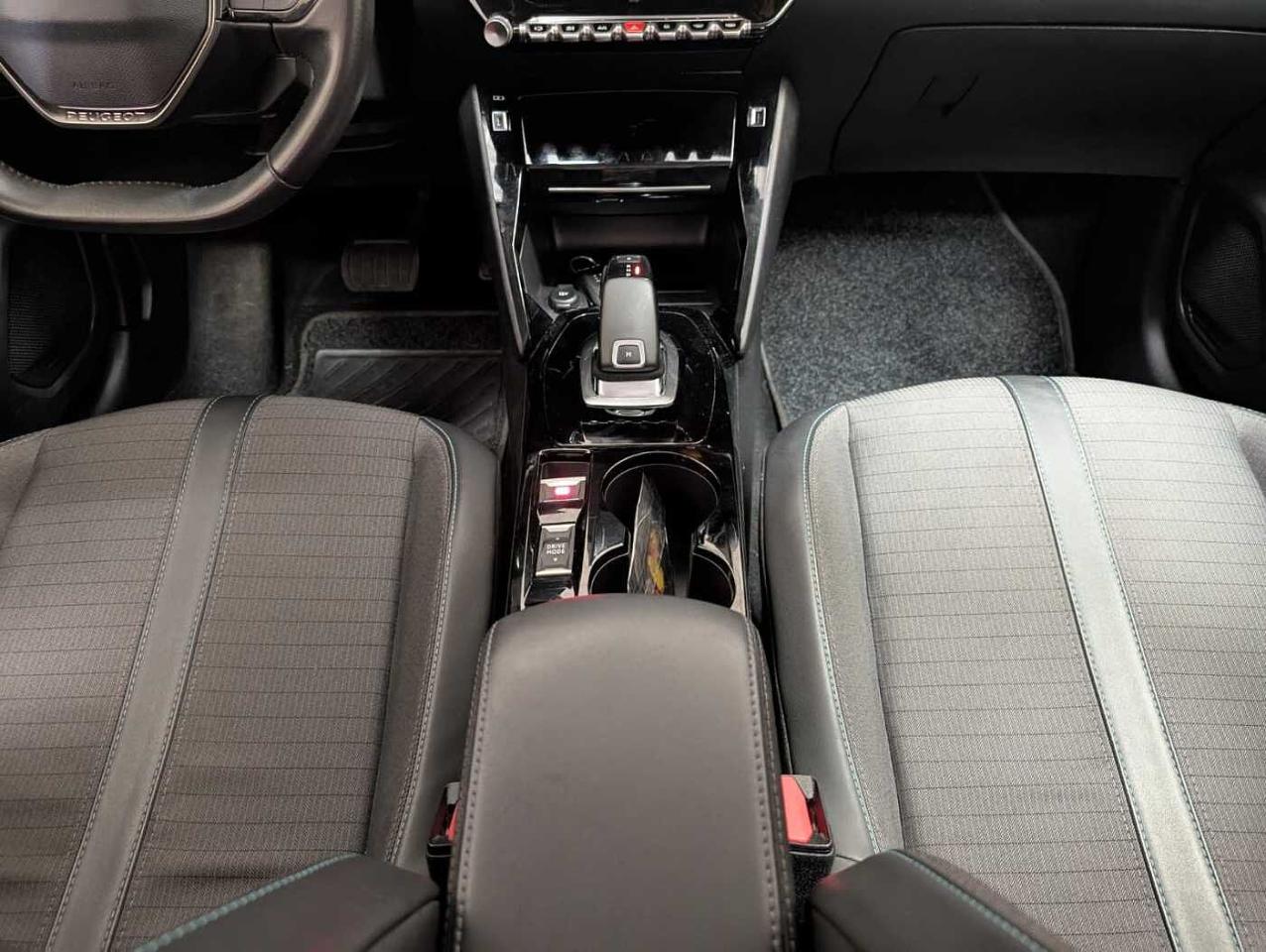 Peugeot Peugeot 208 usata, con airbag conducente e passeggero (con disattivazione a chiave), laterali e tendina