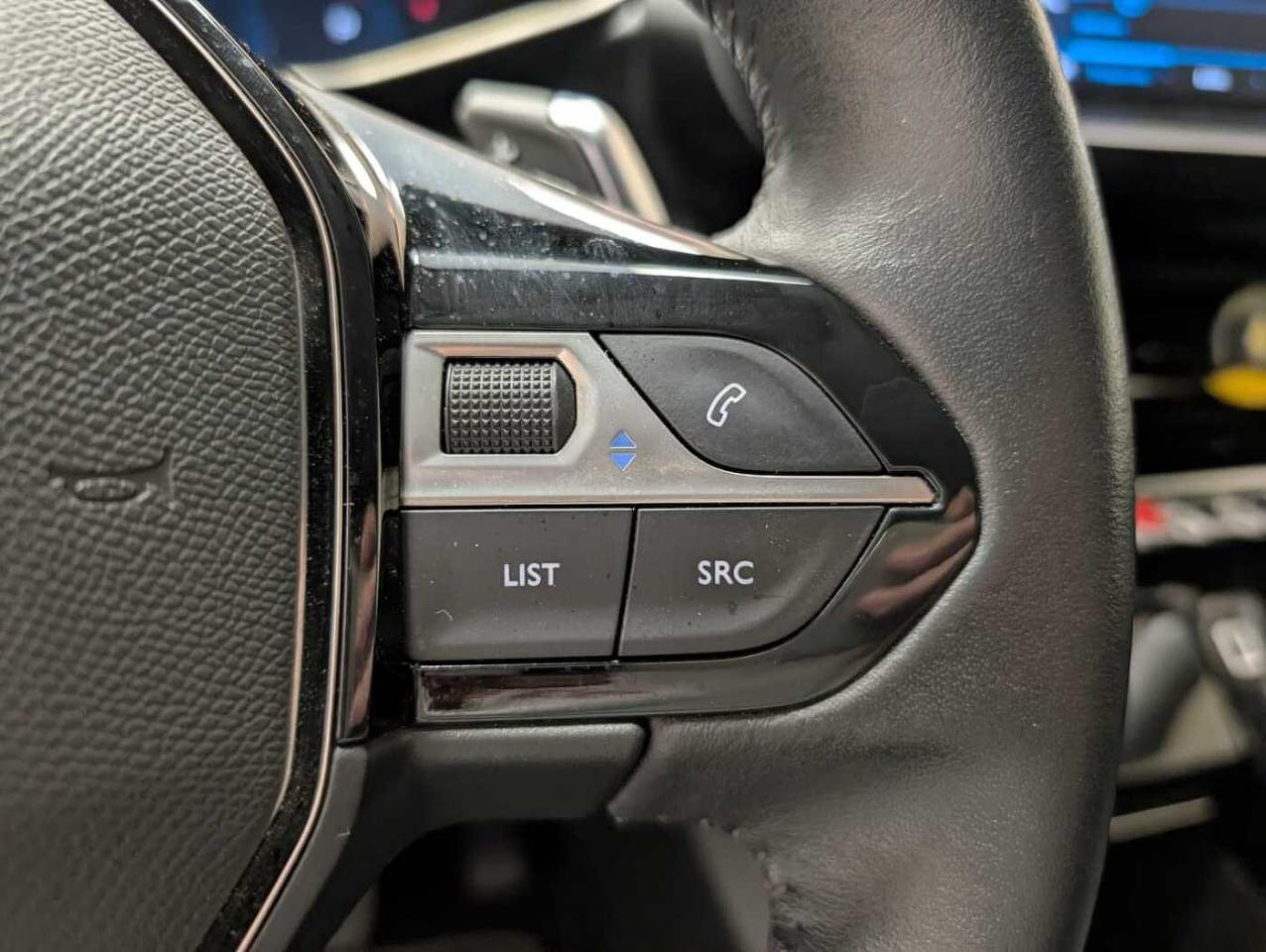 Peugeot Peugeot 208 usata, con bocchette di ventilazione con profili cromati