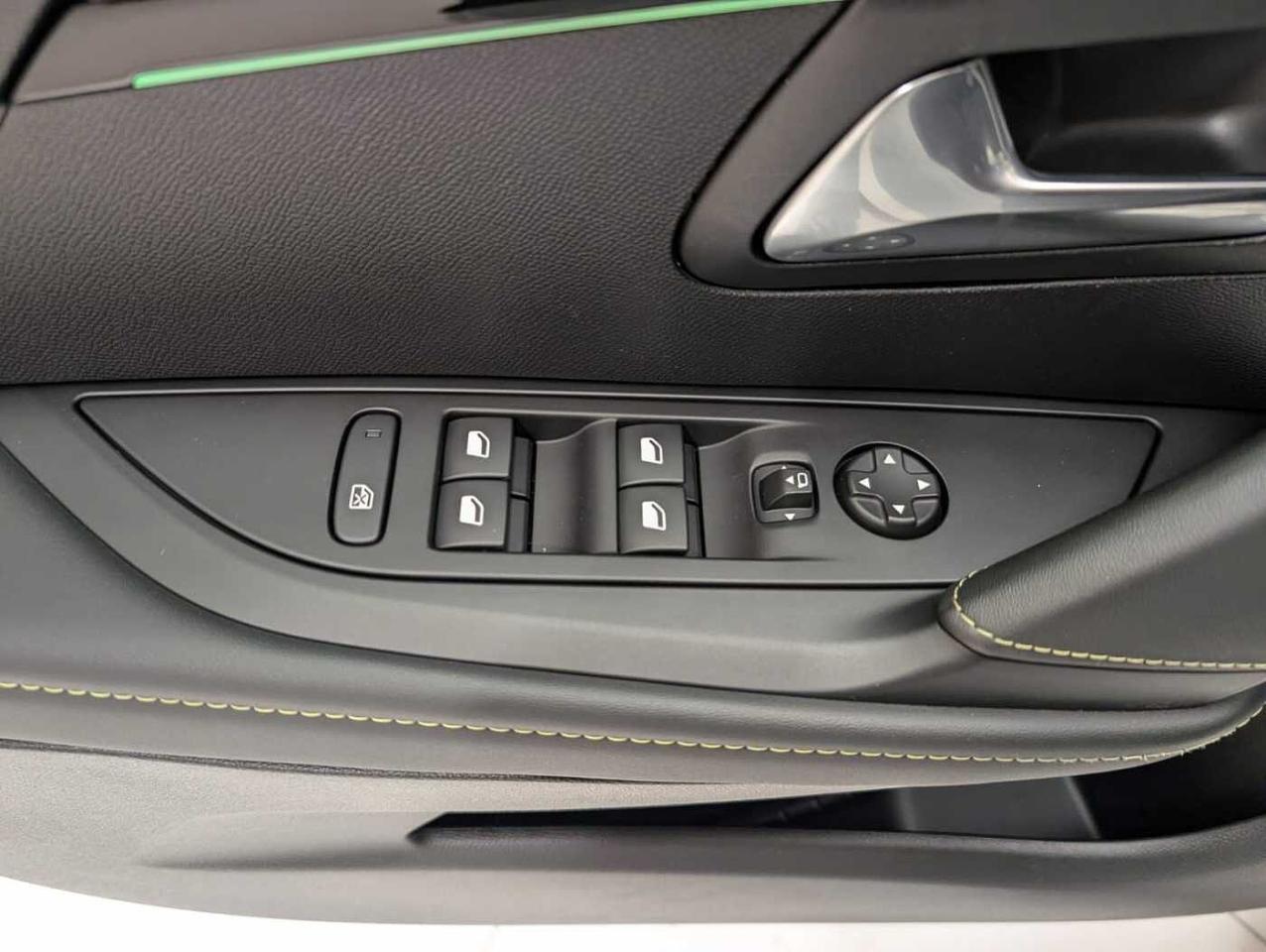 Peugeot Peugeot 208 usata, con head-up display
