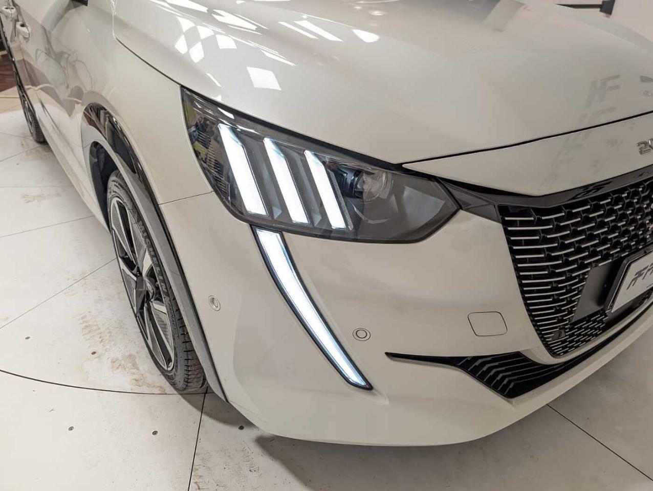 Peugeot Peugeot 208 usata, con luci diurne a led