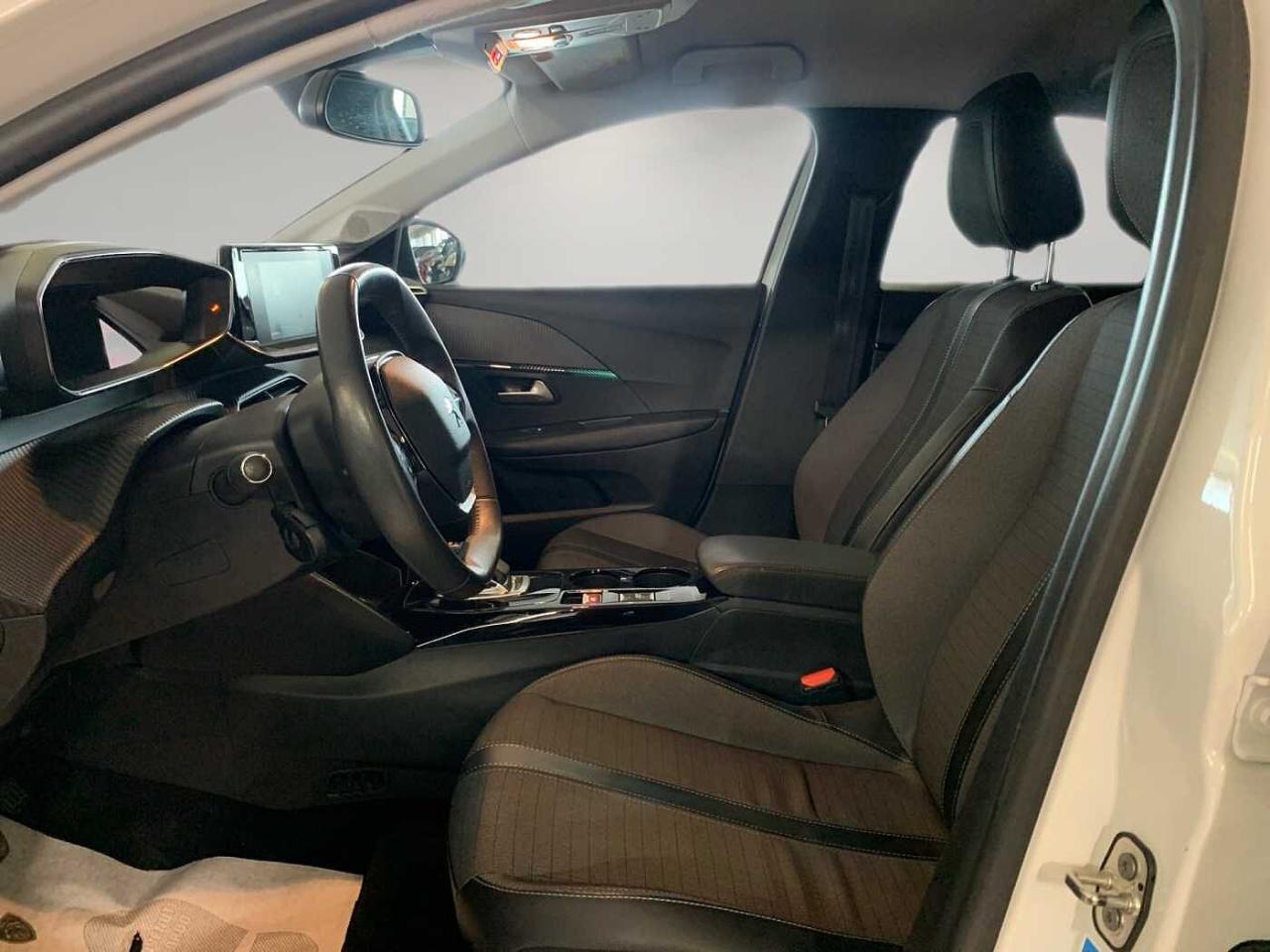 Peugeot Peugeot 208 usata, con rilevazione dei segnali stradali
