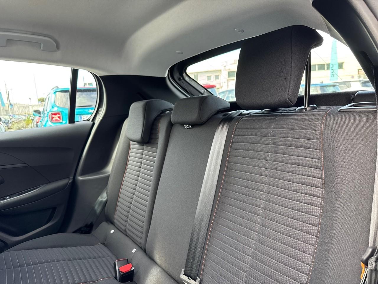 Peugeot Peugeot 208 usata, con 3,50 display multifunzionale pannello strumenti 1, 8,9 e controllo con rullo, 7,00 display multifunzionale touch screen, plancia centrale 1, 17,8, fisso e no