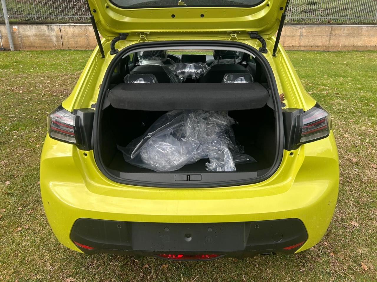 Peugeot Peugeot 208 usata, con GPS