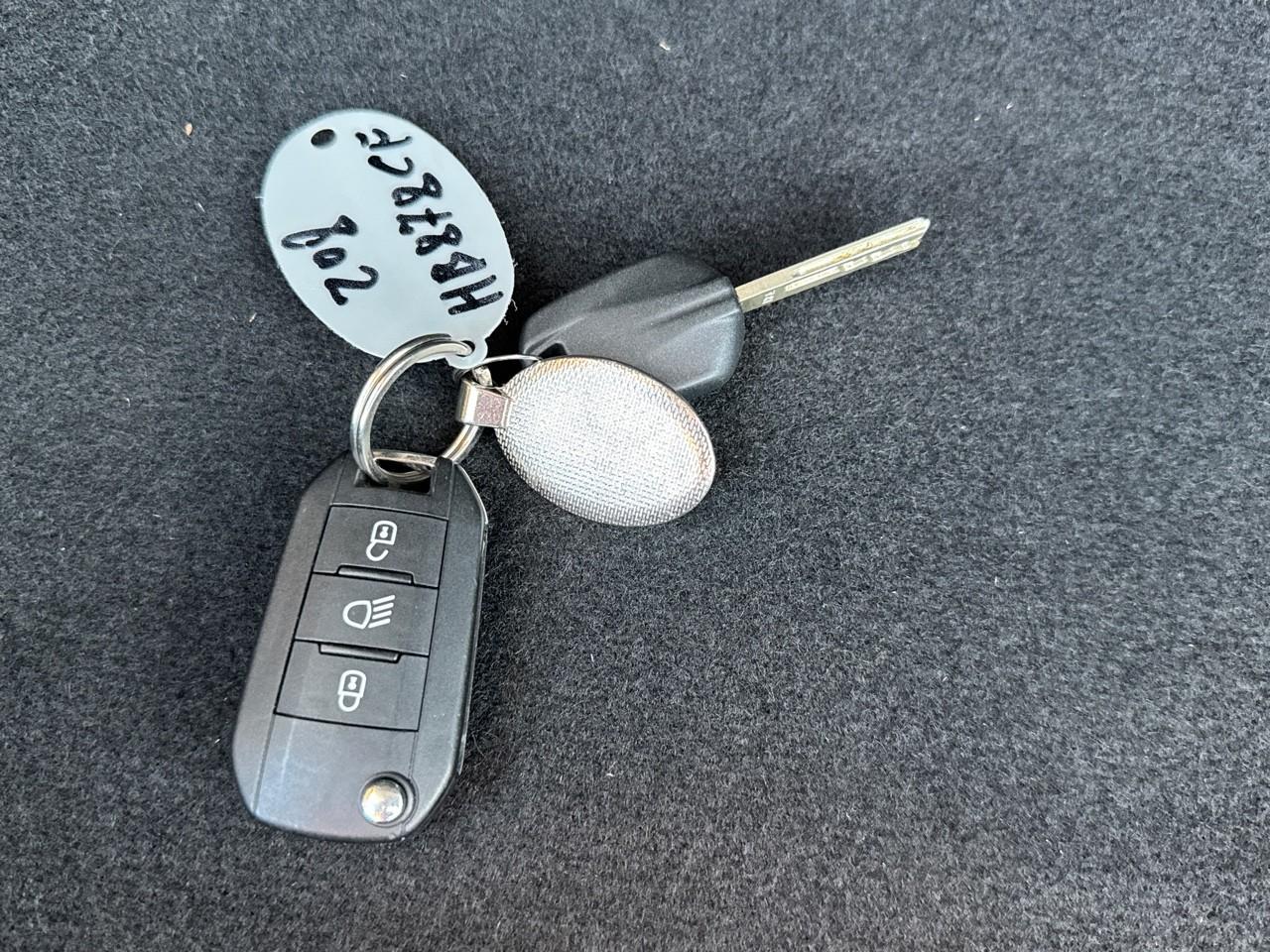 Peugeot Peugeot 208 usata, con GPS