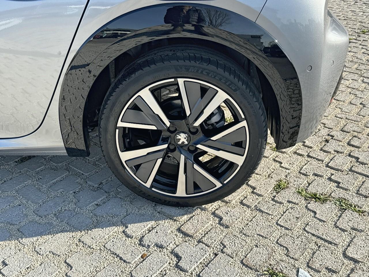 Peugeot Peugeot 208 usata, con GPS