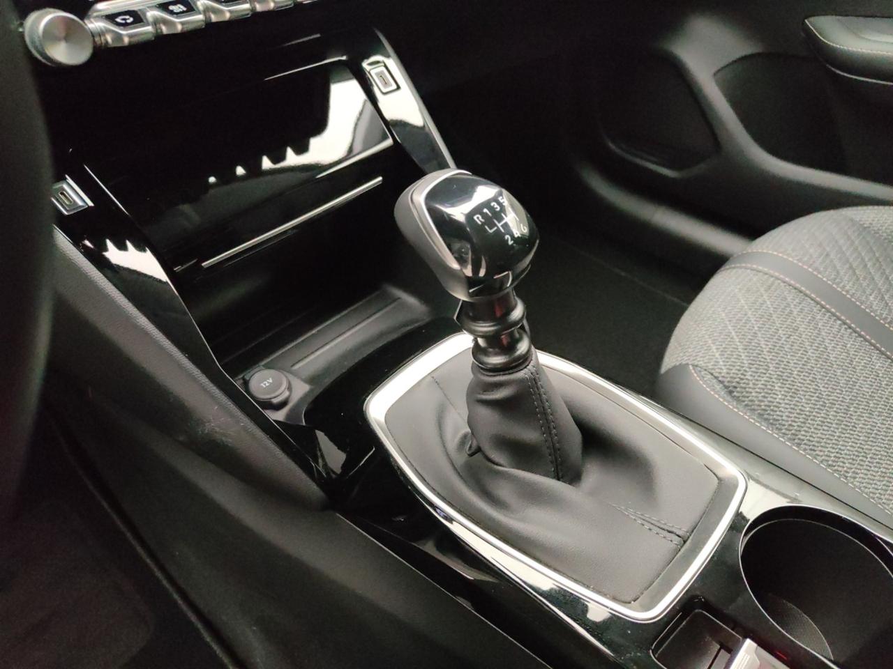 Peugeot Peugeot 208 usata 18