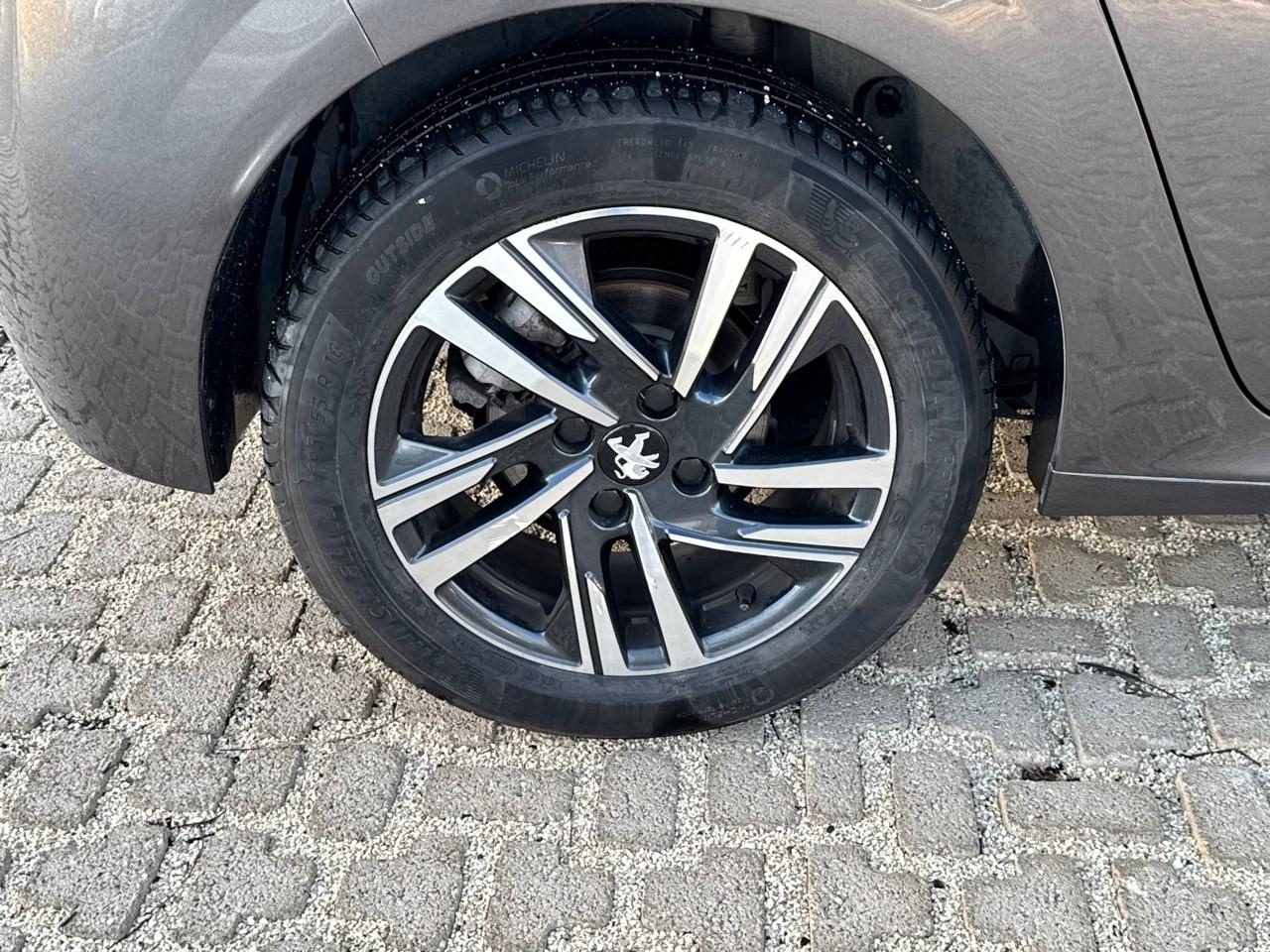 Peugeot Peugeot 208 usata, con GPS