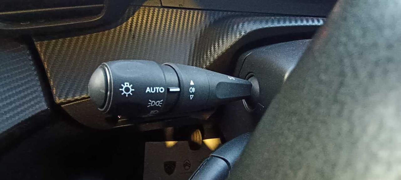 Peugeot Peugeot 208 usata 9