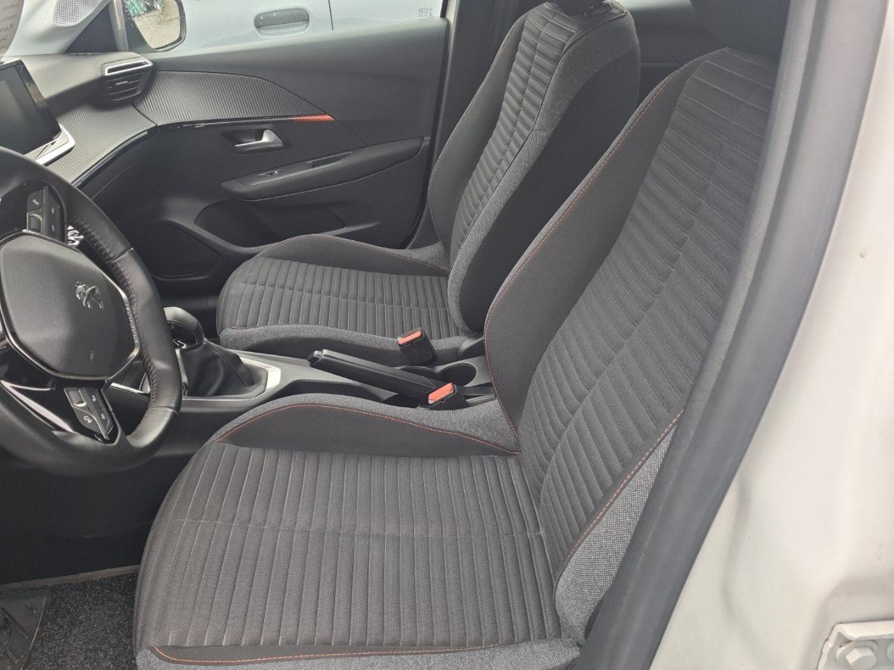Peugeot 208 - Foto 3