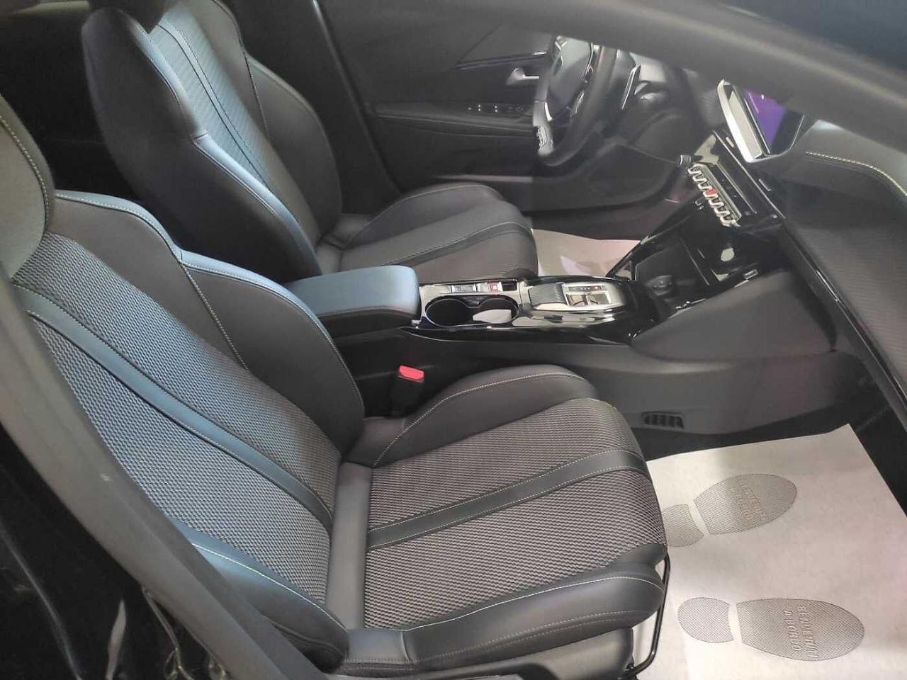 Peugeot 208 - Foto 3
