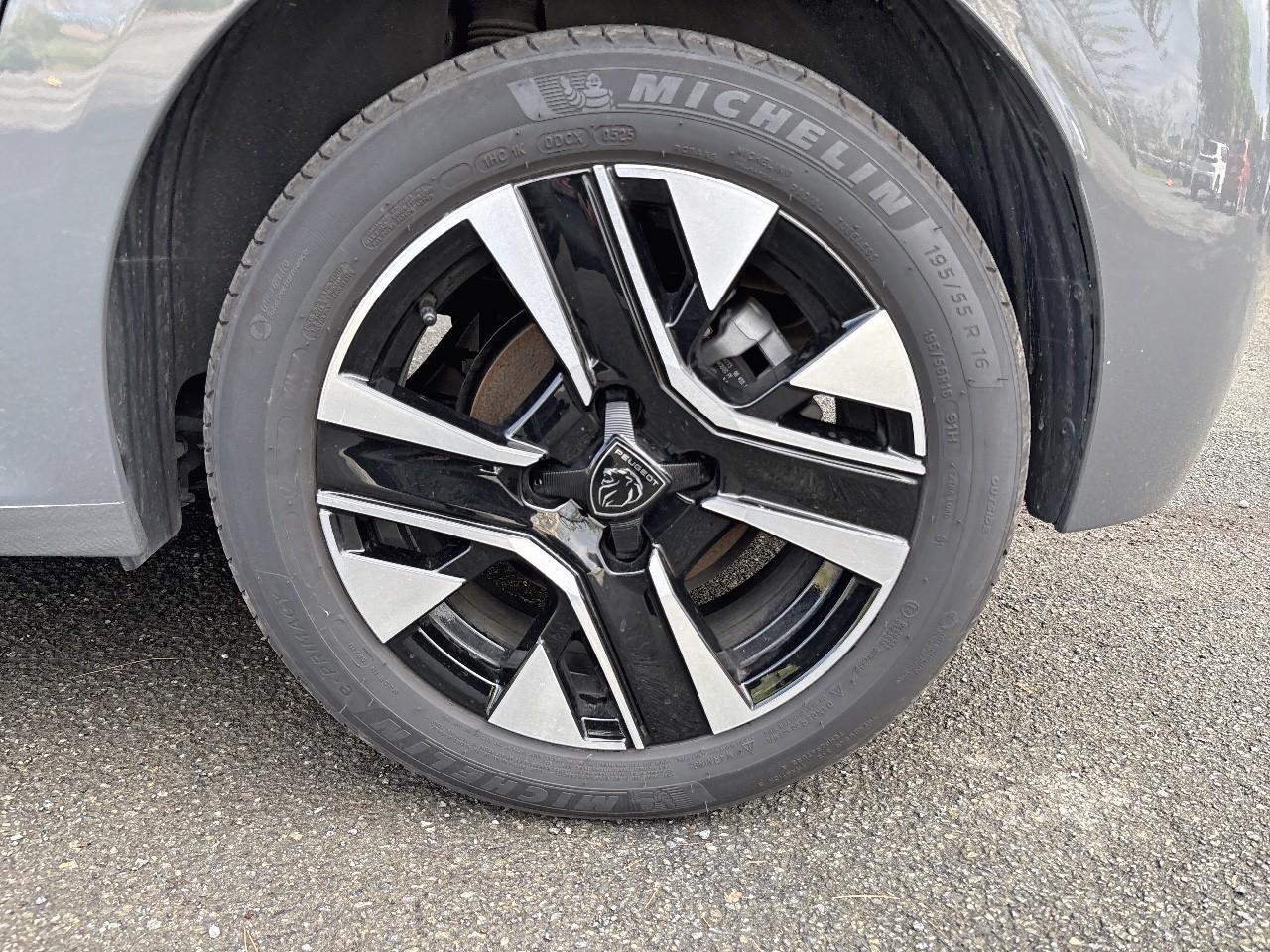 Peugeot 208 - Foto 3