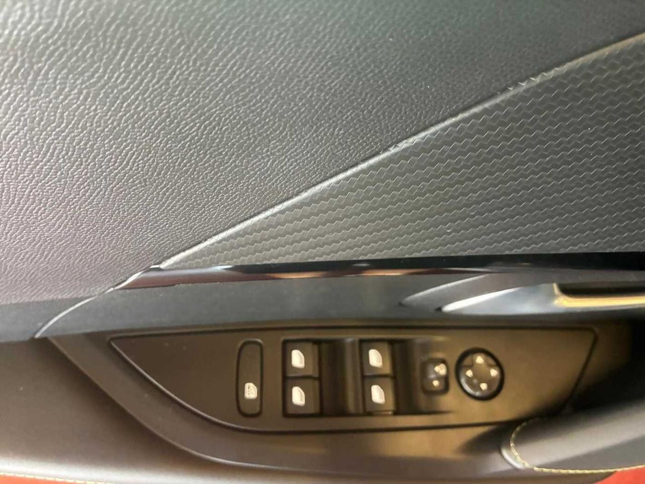 Peugeot 208 - Foto 3