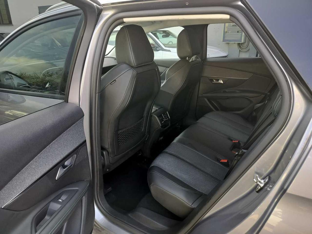 Peugeot Peugeot 3008 usata, con cerchi in lega leggera
