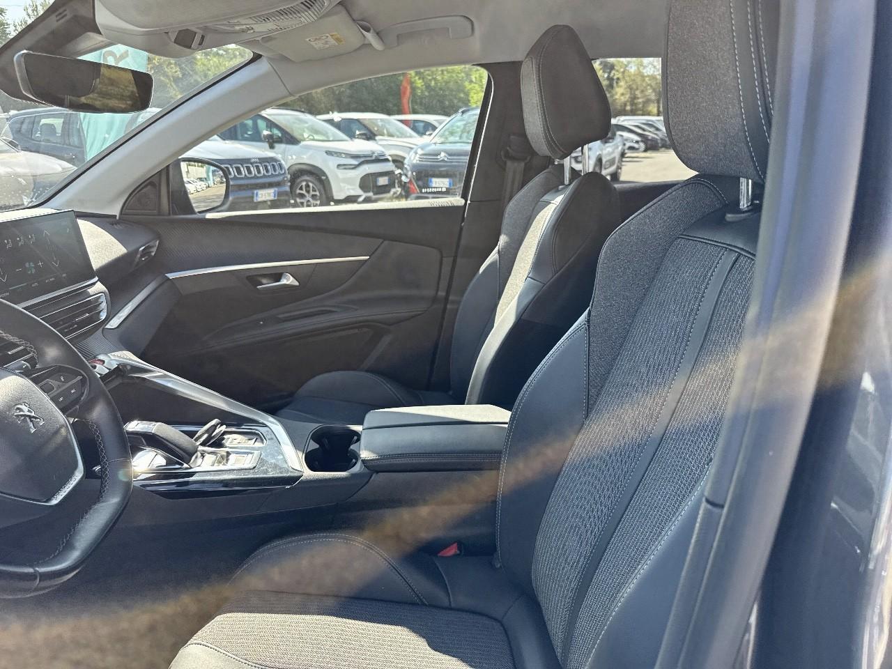 Peugeot Peugeot 3008 usata, con cinture sicurezza post. conducente con pretensionatori, cinture sicurezza post. passeggero con pretensionatori, cinture sicurezza post. centrale a 3 punti