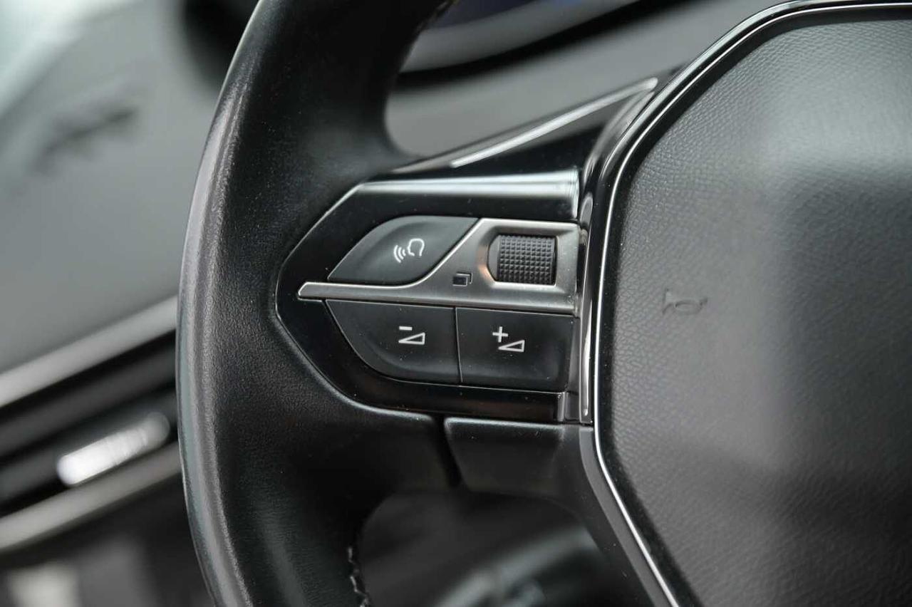 Peugeot Peugeot 3008 usata, con airbag conducente e passeggero (con disattivazione a chiave), laterali e tendina
