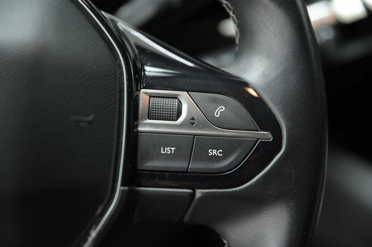 Peugeot Peugeot 3008 usata, con appoggiagomiti portiere e tunnel centrale tep (mistral o tuernade)