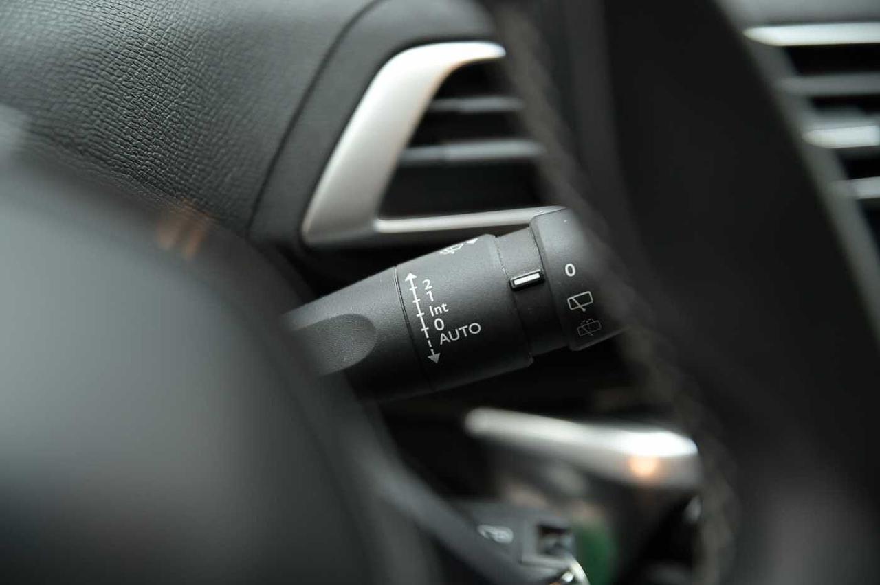 Peugeot Peugeot 3008 usata, con appoggiagomiti posteriore e vano portasci
