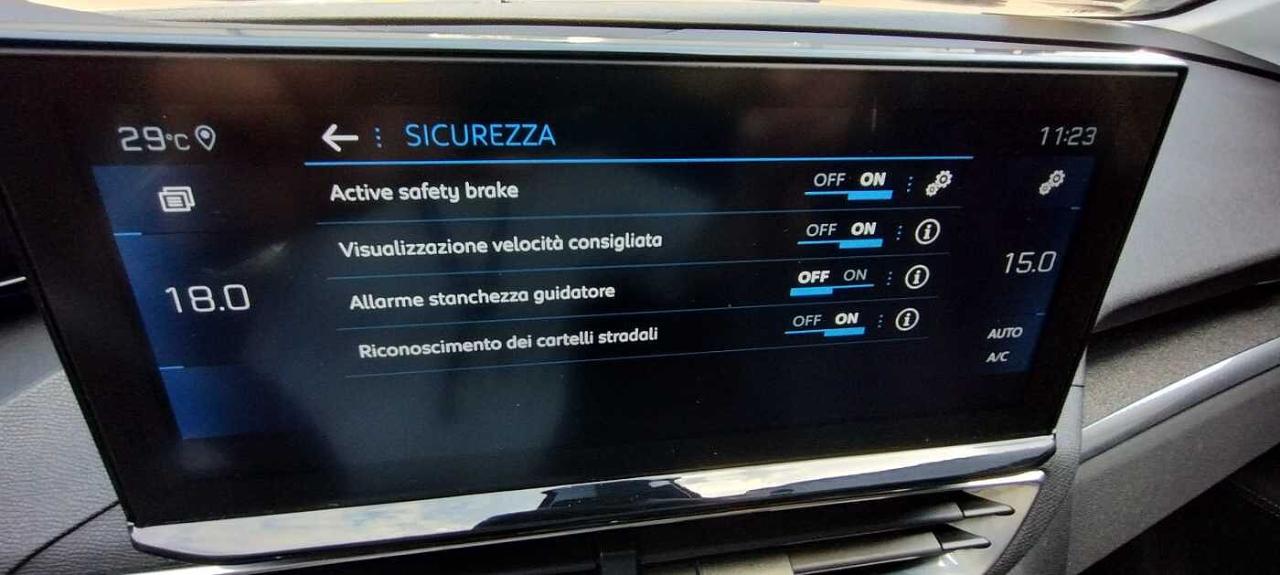 Peugeot Peugeot 3008 usata, con accensione automatica luci di emergenza in caso di forte decelerazione