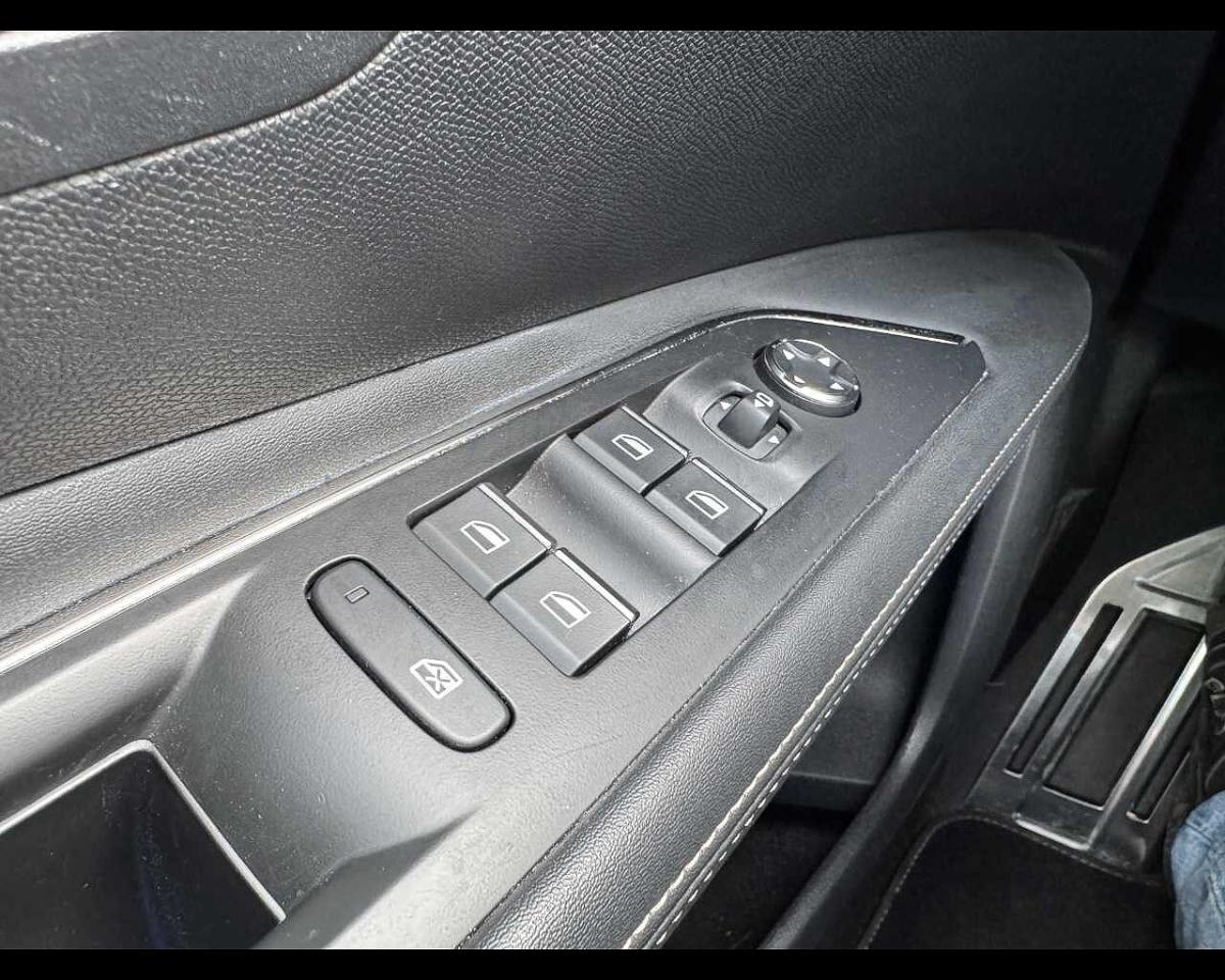 Peugeot Peugeot 3008 usata, con decori plancia di bordo e pannelli delle porte in alcantara®