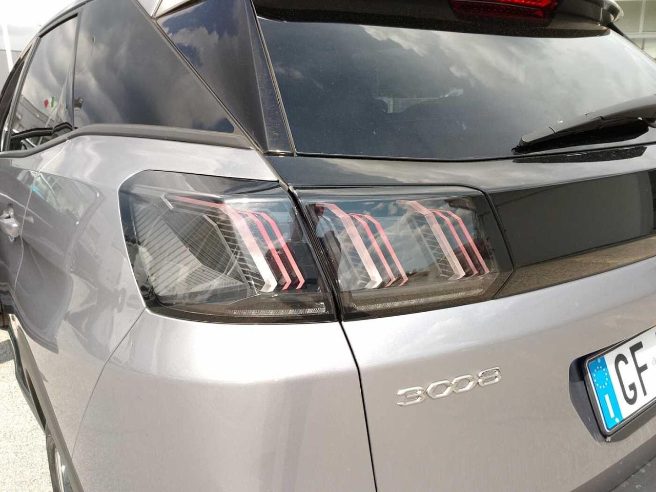 Peugeot Peugeot 3008 usata, con airbag conducente e passeggero (con disattivazione a chiave), laterali doppi + a tendina (due)