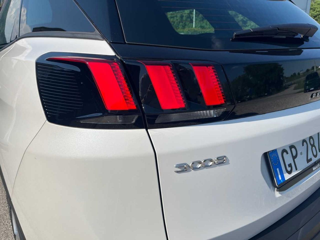 Peugeot Peugeot 3008 usata, con accensione automatica luci di emergenza in caso di forte decelerazione