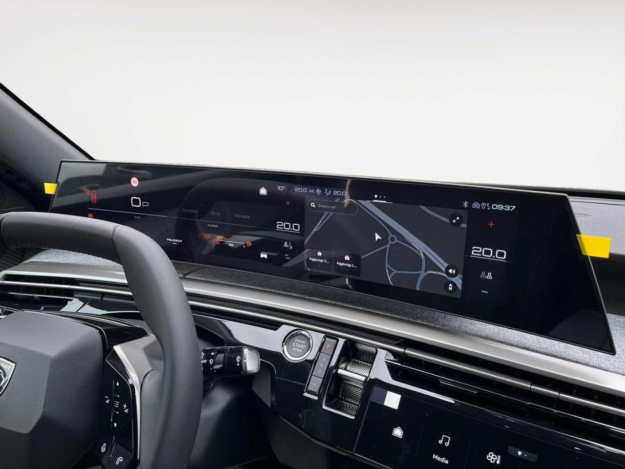 Peugeot Peugeot 3008 usata, con 3 prese 12 V (console centrale, parte posteriore console centrale, bagagliaio)