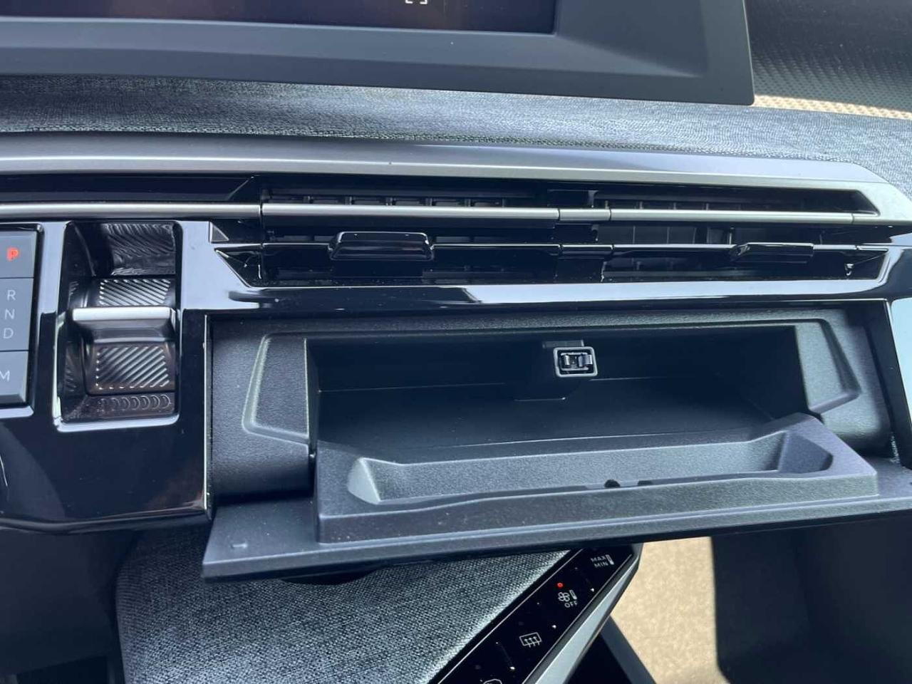 Peugeot Peugeot 3008 usata, con alzacristalli anteriori e posteriori elettrici antipizzicamento con comando sequenziale