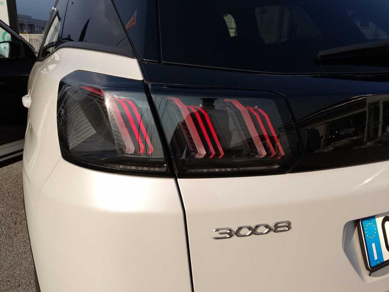 Peugeot Peugeot 3008 usata, con accensione automatica luci di emergenza in caso di forte decelerazione