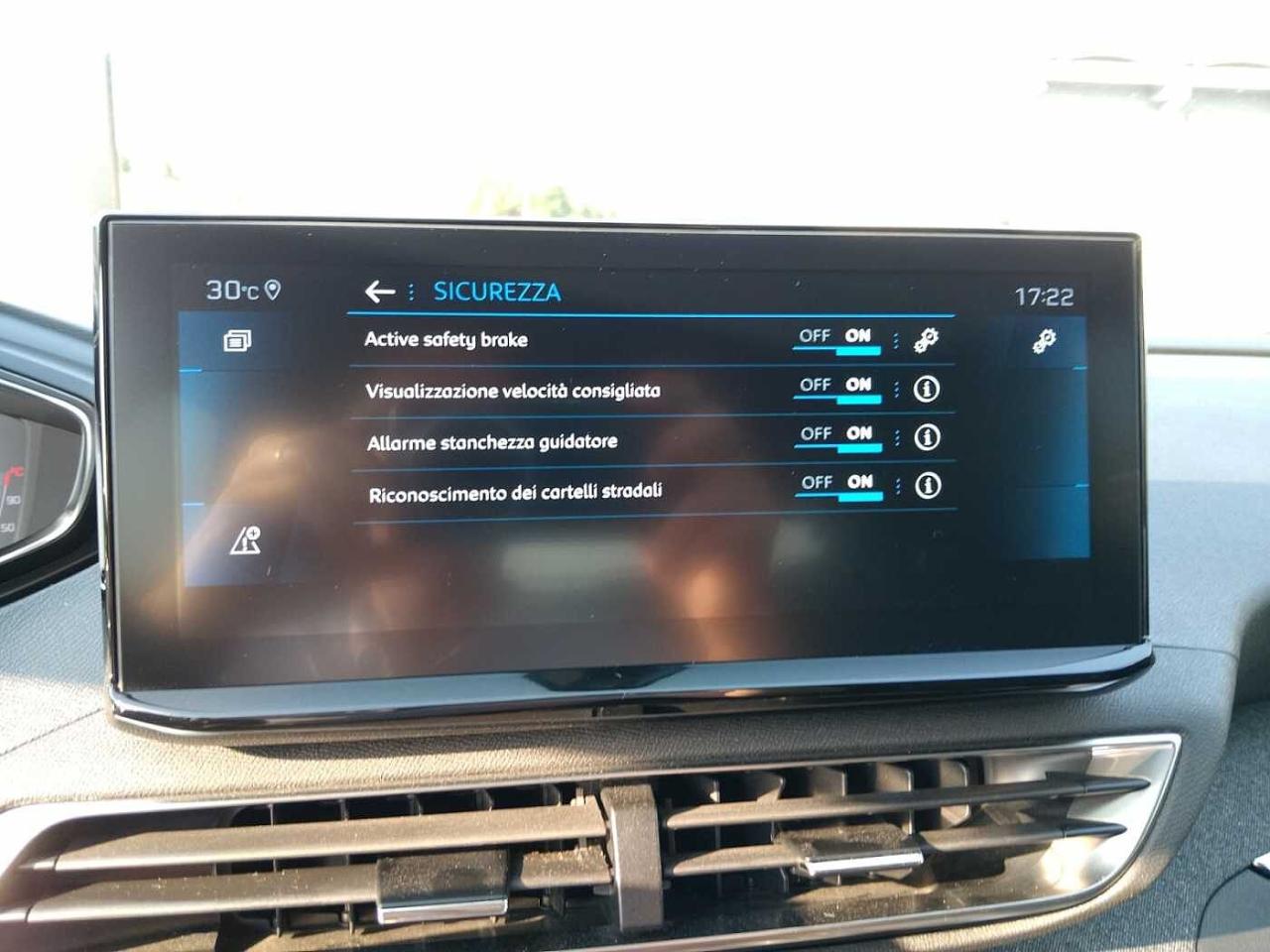 Peugeot Peugeot 3008 usata, con airbag conducente e passeggero (con disattivazione a chiave), laterali doppi + a tendina (due)