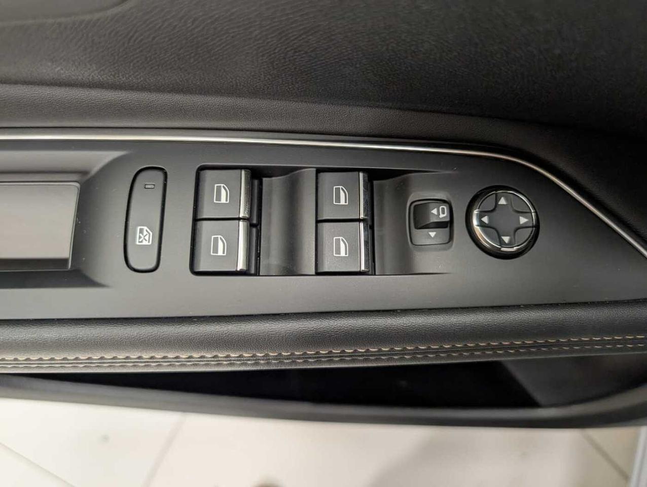 Peugeot Peugeot 3008 usata, con barre al tetto in alluminio