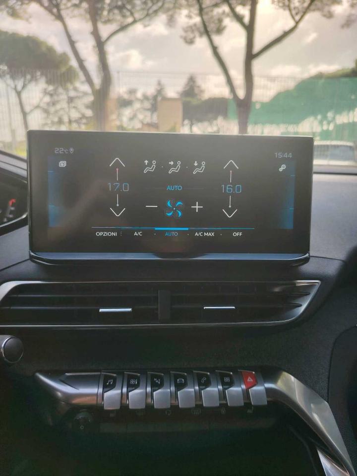 Peugeot Peugeot 3008 usata, con cerchi in lega leggera