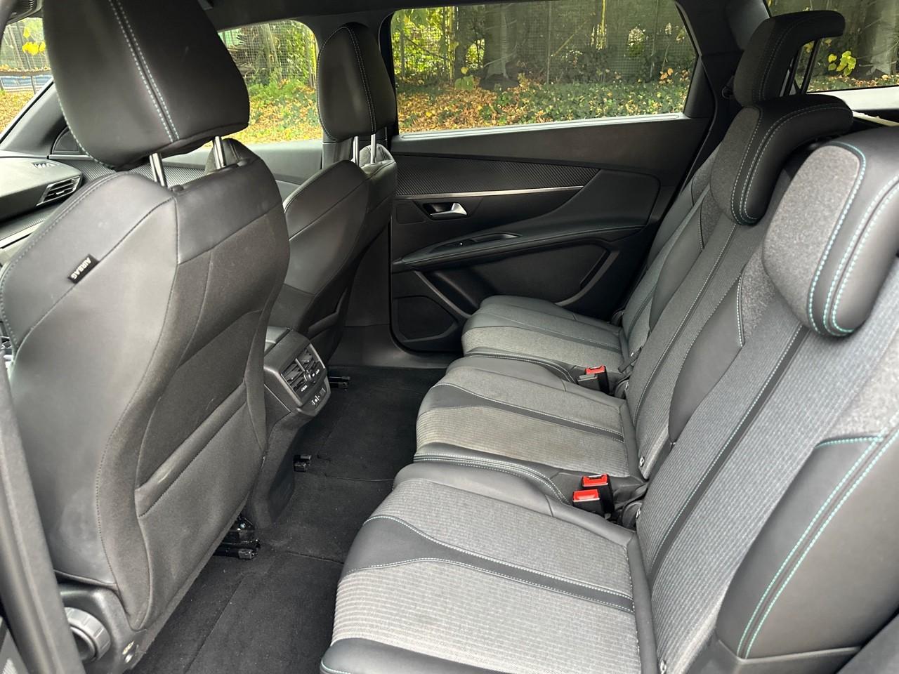 Peugeot Peugeot 3008 usata, con 2 poggiatesta sedili ant. , con reg. in altezza, 3 poggiatesta sedili post. , con reg. in altezza