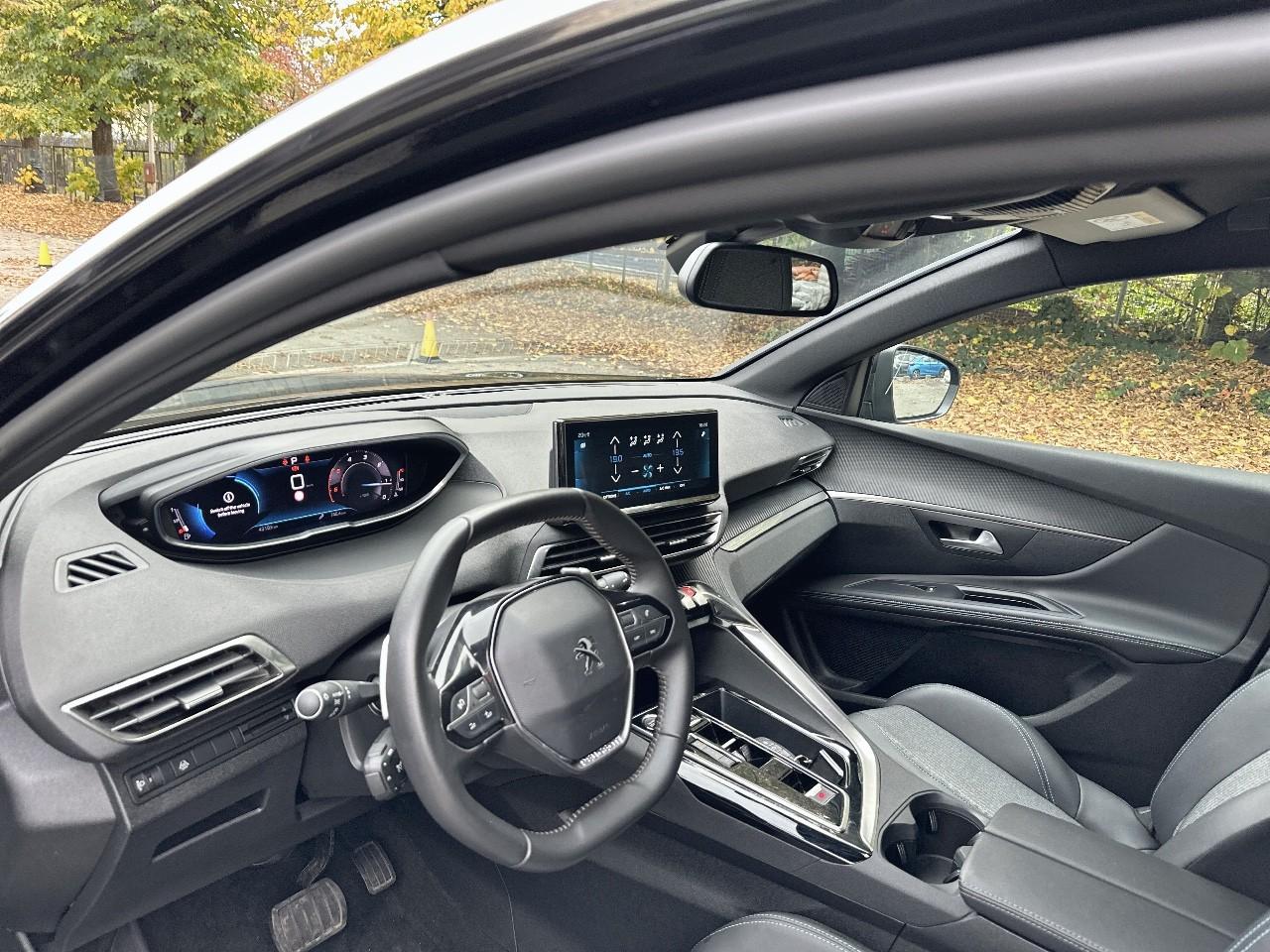 Peugeot Peugeot 3008 usata, con cinture sicurezza post. conducente con pretensionatori, cinture sicurezza post. passeggero con pretensionatori, cinture sicurezza post. centrale a 3 punti