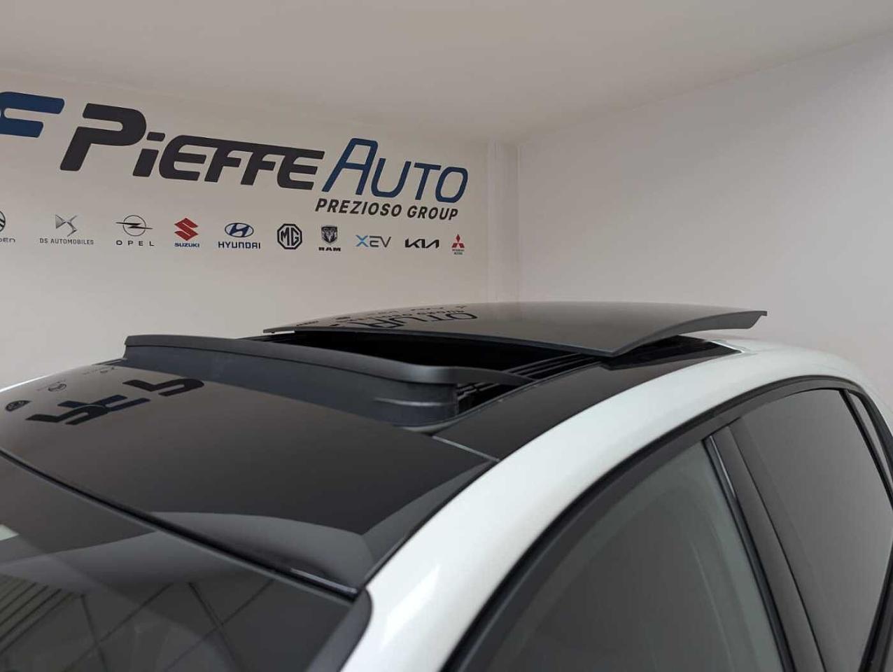 Peugeot Peugeot 308 usata, con badge logo peugeot sul passaruota anteriore